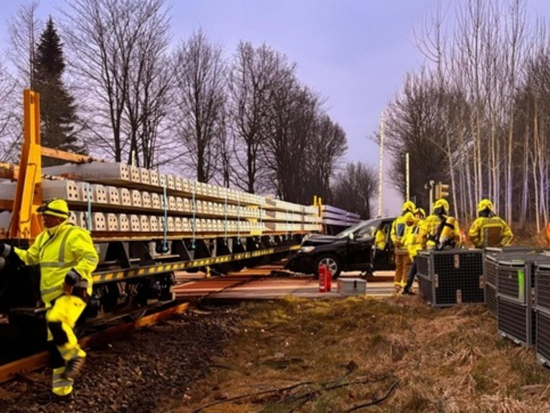 BPOL-FL: Süderbrarup - Unfall am Bahnübergang; Autofahrerin leicht verletzt - Foto: presseportal.de