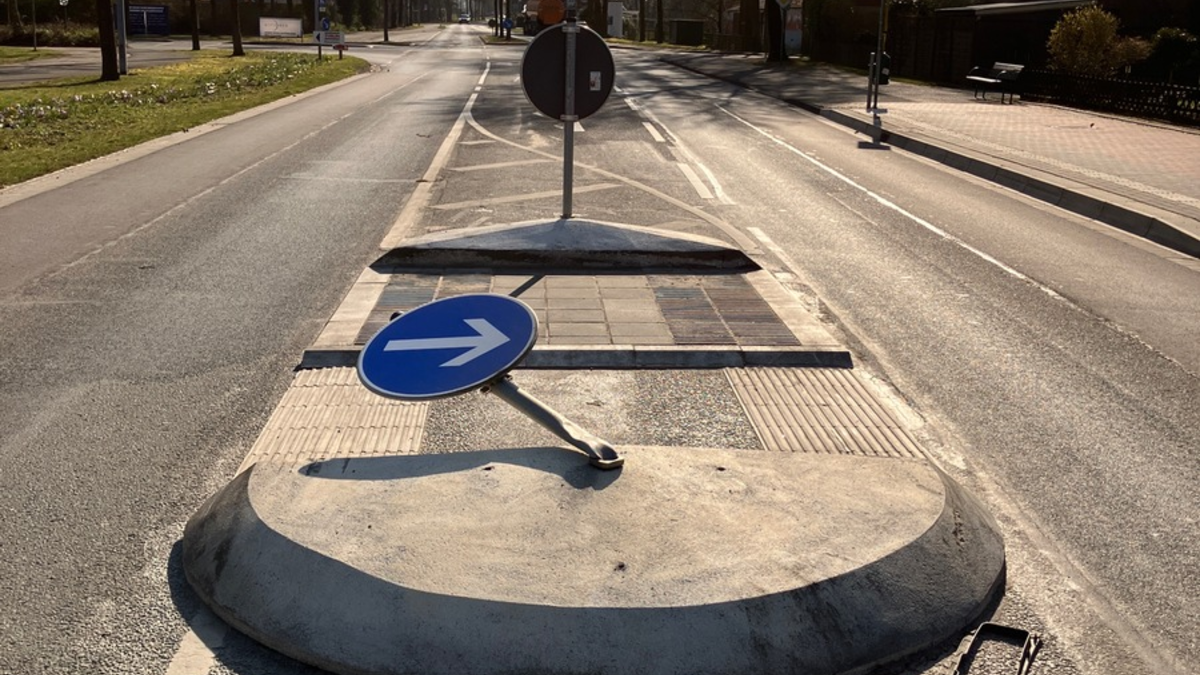POL-ROW: ++ Zeugin meldet Personen mit Waffe: Polizeieinsatz ++ Verkehrszeichen beschädigt - Zeugen gesucht ++ Wohnungseinbruch in Sottrum - Zeugen gesucht ++ - Foto: presseportal.de
