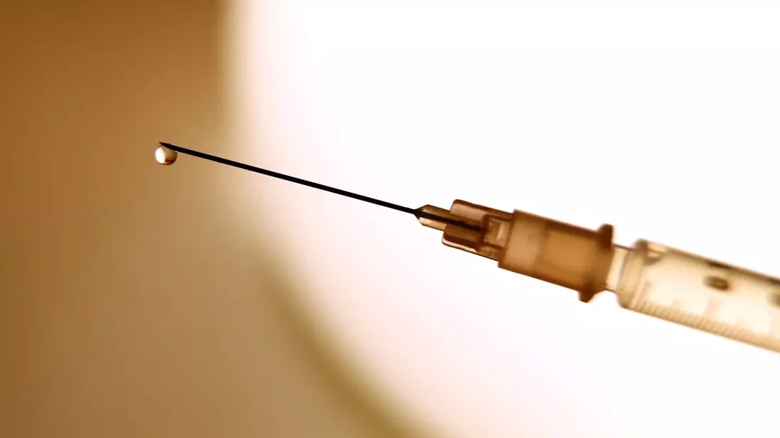 Der 44-Jährige soll neun Patienten getötet haben, indem er ihnen Überdosen von Schmerz- und Beruhigungsmitteln spritzte. (Symbolbild) - Bild: Karl-Josef Hildenbrand/dpa