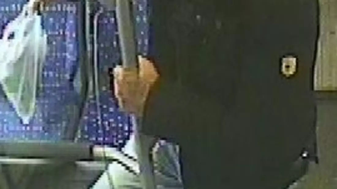 POL-SBR-STADT: Gefährliche Körperverletzung in einem Linienbus am Hauptbahnhof Saarbrücken / Öffentlichkeitsfahndung nach unbekanntem Täter. - Bild: presseportal.de