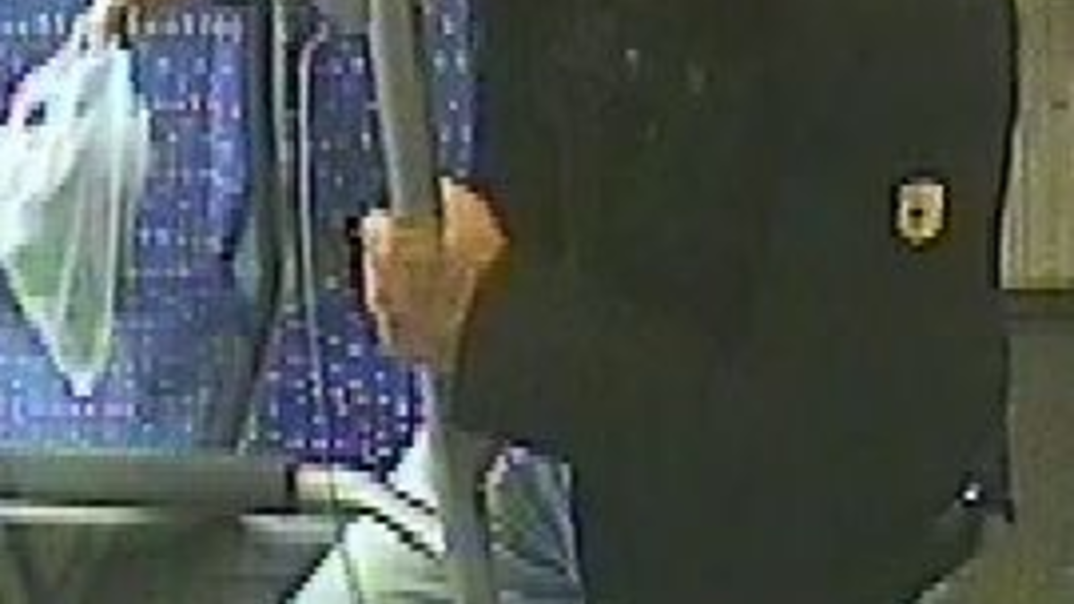 POL-SBR-STADT: Gefährliche Körperverletzung in einem Linienbus am Hauptbahnhof Saarbrücken / Öffentlichkeitsfahndung nach unbekanntem Täter. - Foto: presseportal.de