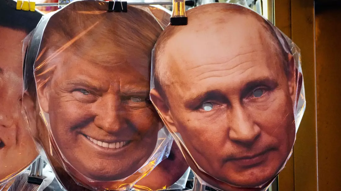 Kremlchef Wladimir Putin bewundert seinen US-Kollegen Donald Trump und hat ihm nun ein Geschenk überreichen lassen. (Archivbild) - Bild: Dmitri Lovetsky/AP/dpa
