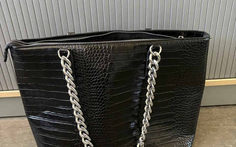 POL-WL: Möglicherweise gestohlene Handtasche aufgefunden - Polizei sucht Zeugen ++ Jesteburg - Schalldämpfer von PKW abmontiert und gestohlen ++ Seevetal/A1 - Sprinter abgedrängt - Foto: presseportal.de