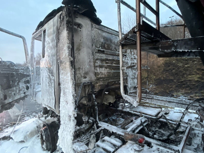 API-TH: Zugmaschine brennt vollständig aus - Foto: presseportal.de