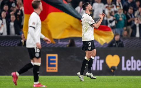 EDEKA und der DFB gehen gemeinsam in die Zukunft: EDEKA wird ErnĂ€hrungspartner der MĂ€nner-FuĂball-Nationalmannschaft - Foto: presseportal.de EDEKA und der DFB gehen gemeinsam in die Zukunft: EDEKA wird ErnĂ€hrungspartner der MĂ€nner-FuĂball-Nationalmannschaft - Foto: presseportal.de