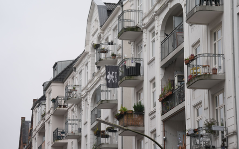 In Hamburg haben Wohnungskäufer vergangenes Jahr durchschnittlich weniger Geld als 2023 gezahlt. (Illustration) - Foto: Marcus Brandt/dpa