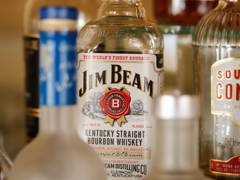 Führt die EU Vergeltungszölle auf US-Produkte wie amerikanischen Whiskey ein? Das ist eine der Fragen im aktuellen Zollkonflikt. - Foto: Gerald Matzka/dpa-Zentralbild/ZB