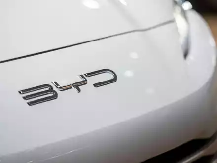 Während US-Rivale Tesla zuletzt in der Volksrepublik Probleme hatte, geht das Wachstum bei BYD auch in den ersten Monaten des neuen Jahres weiter. (Archivbild) - Foto: Jonas Roosens/Belga/dpa