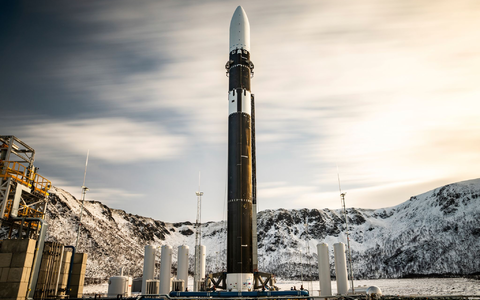 Die Rakete von Isar Aerospace auf dem Startplatz in Norwegen. (Handout) - Foto: Brady Kenniston/Isar Aerospace, Photo Wingmen Media/AP/dpa