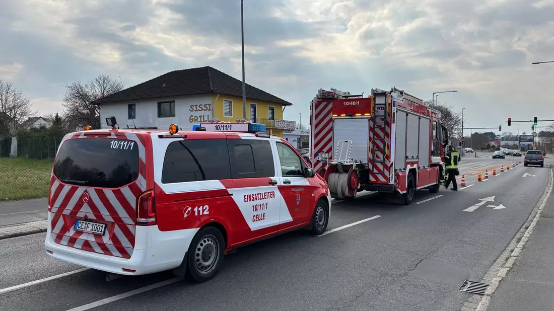 FW Celle: Technischer Defekt an Feuerwehrfahrzeug verursacht Feuerwehreinsatz - Bild: presseportal.de