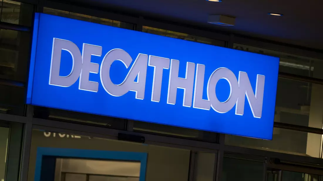 Die Handelskette Decathlon zieht in Galeria-Filialen ein. (Archivbild) - Bild: Monika Skolimowska/dpa