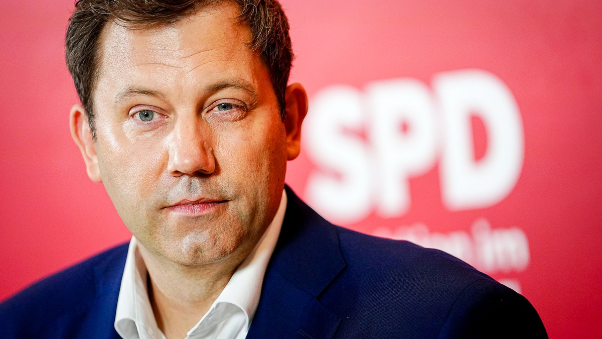 SPD-Chef Klingbeil nimmt die viel kritisierte Co-Parteivorsitzende Esken in Schutz.  - Foto: Kay Nietfeld/dpa