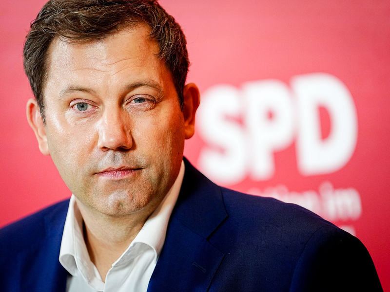 SPD-Chef Klingbeil nimmt die viel kritisierte Co-Parteivorsitzende Esken in Schutz.  - Foto: Kay Nietfeld/dpa