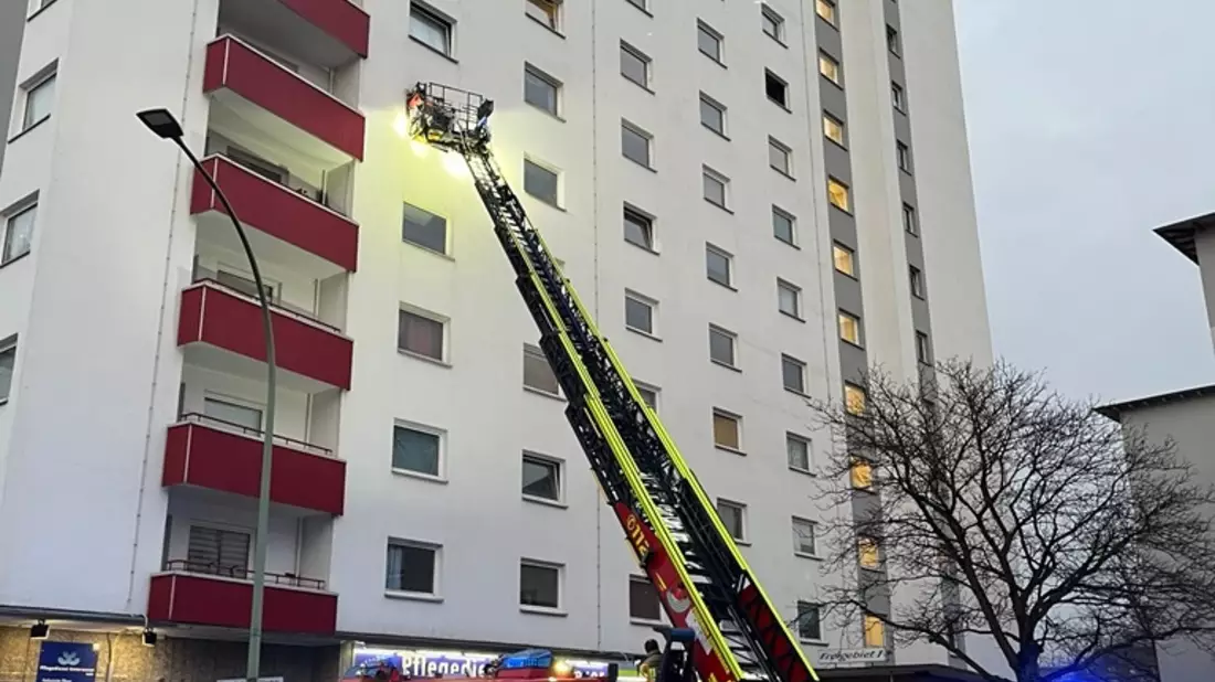 FW Bremerhaven: Brand in einem Hochhaus in Bremerhaven - Bild: presseportal.de