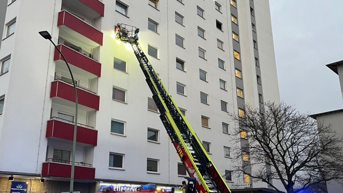 FW Bremerhaven: Brand in einem Hochhaus in Bremerhaven - Foto: presseportal.de