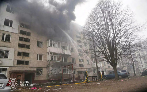 Von russischen Raketenschlägen sind immer wieder auch Wohngebiete betroffen. (Archivbild) - Foto: -/Ukrainischer Zivilschutzdienst/dpa Von russischen Raketenschlägen sind immer wieder auch Wohngebiete betroffen. (Archivbild) - Foto: -/Ukrainischer Zivilschutzdienst/dpa