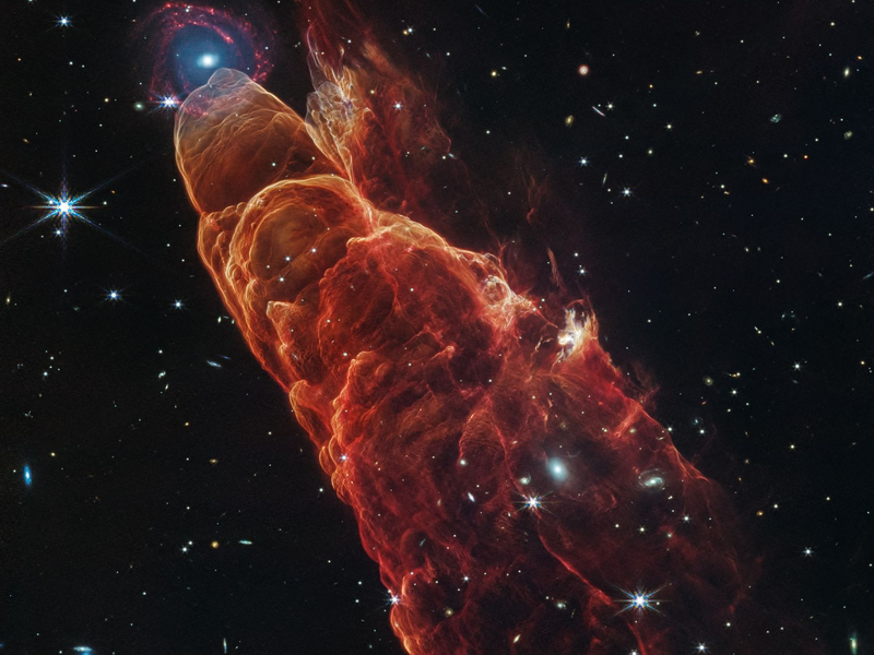 Eine neue Aufnahme des sogenannten Kosmischen Wirbelsturms könnte Fachleuten helfen, Stern-Auswürfe besser zu verstehen. - Foto: Weltraumteleskop James Webb/NASA/ESA/CSA/dpa