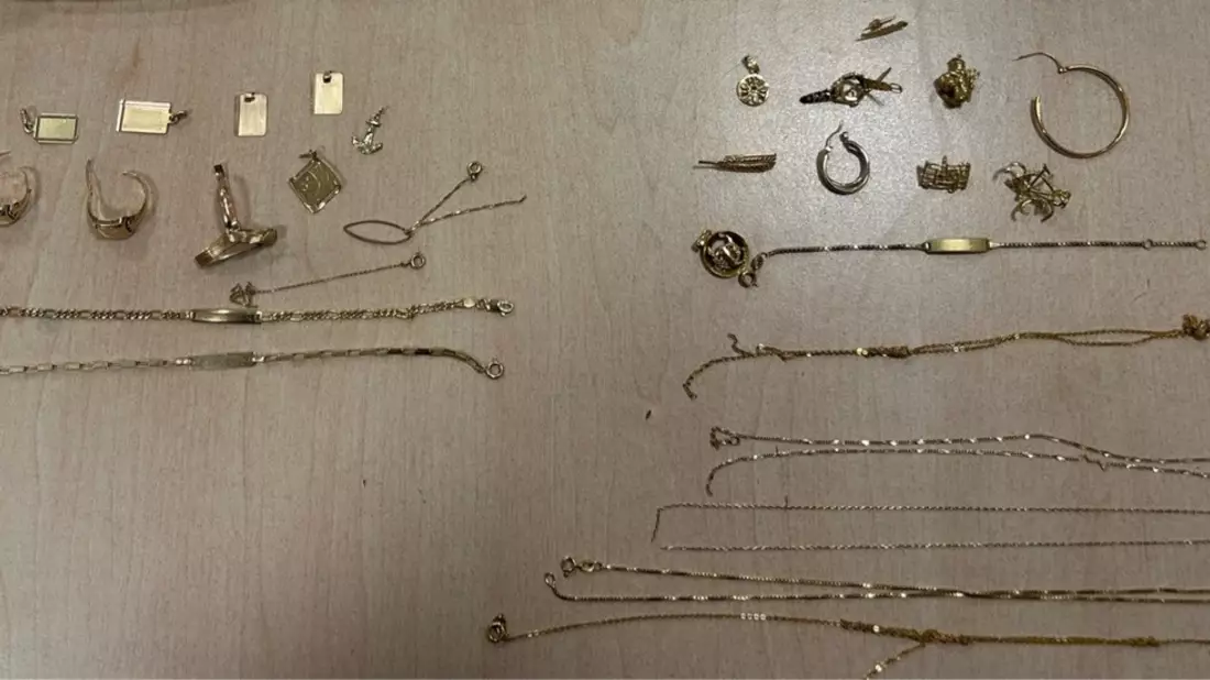 HZA-LÖ: Einfuhr von Goldschmuck und Luxusschuhen verschwiegen / Zoll leitet Steuerstrafverfahren ein - Bild: presseportal.de
