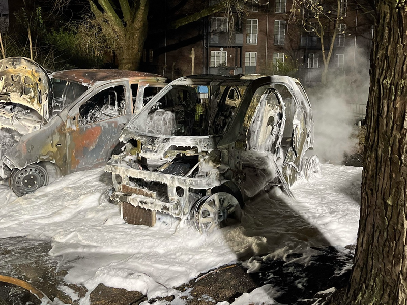 POL-DU: Obermarxloh: Autos brennen auf Garagenhof - Zeugensuche - Foto: presseportal.de