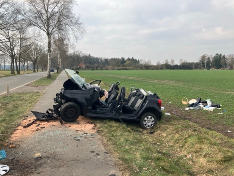 POL-ROW: ++ Auto prallt gegen Baum - 63-jährige Fahrerin schwer verletzt ++ Mit 40-Tonner in Schlangenlinien - 2,3 Promille ++ Polizei stoppt Alkoholfahrt - 0,68 Promille ++ - Foto: presseportal.de