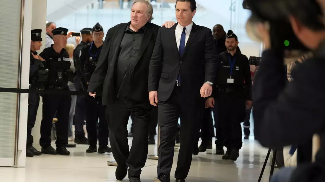 Depardieu sagt, er wisse nicht, warum er eine Frau befummelt haben solle. - Bild: Aurelien Morissard/AP/dpa
