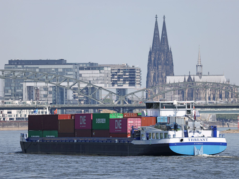 Die deutsche Binnenschifffahrt transportiert etwas mehr Güter, bleibt aber auf niedrigem Niveau (Archivbild) - Foto: Oliver Berg/dpa