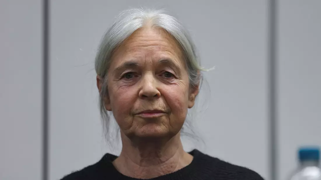 Daniela Klette ist unter anderem wegen versuchten Mordes angeklagt.  - Bild: Wolfgang Rattay/Reuters/Pool/dpa