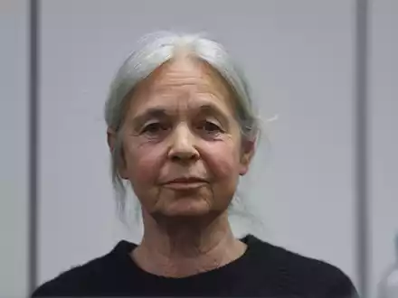 Daniela Klette ist unter anderem wegen versuchten Mordes angeklagt.  - Foto: Wolfgang Rattay/Reuters/Pool/dpa