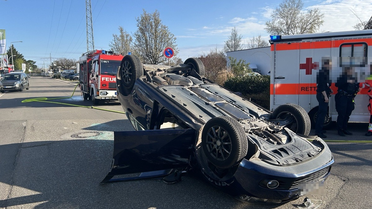 POL-PDNW: Fahrzeug bei Aufprall überschlagen - Foto: presseportal.de