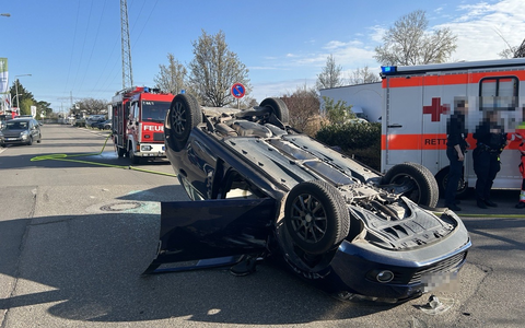 POL-PDNW: Fahrzeug bei Aufprall überschlagen - Foto: presseportal.de