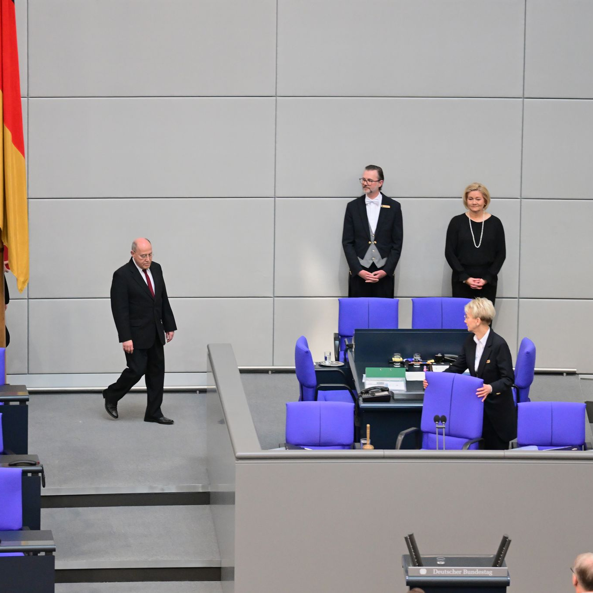 Zuerst eröffnete Alterspräsident Gysi die Sitzung. - Foto: Sebastian Christoph Gollnow/dpa