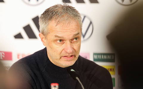 Bundestrainer Christian Wück gibt das Aufgebot für die Schottland-Spiele bekannt  - Foto: Daniel Löb/dpa