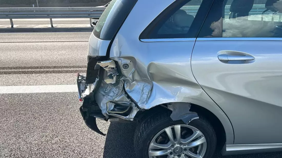 POL-PDLD: B10/LD-Godramstein - Verkehrsbehinderung durch Auffahrunfall - Bild: presseportal.de