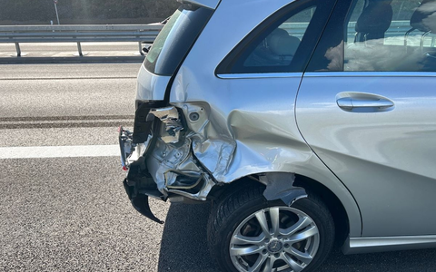 POL-PDLD: B10/LD-Godramstein - Verkehrsbehinderung durch Auffahrunfall - Foto: presseportal.de