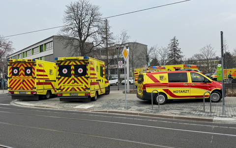 FW Dresden: ABC-Einsatz in einem Beruflichen Schulzentrum - Foto: presseportal.de
