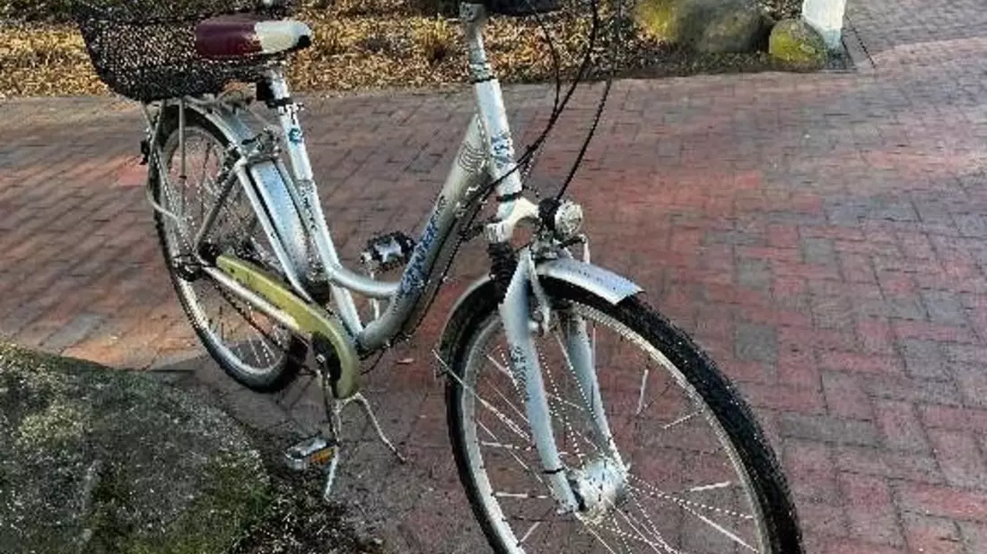 POL-LG: ++ Lüneburg - Rucksack aus Pkw entwendet - Hinweise ++ Bienenbüttel - Tasche von Rollator einer Seniorin entwendet ++ Uelzen - Fahrrad sichergestellt - Hinweise gesucht ++ - Bild: presseportal.de