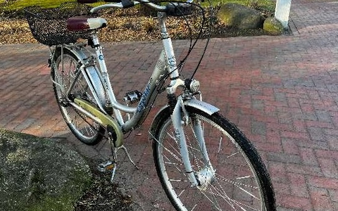 POL-LG: ++ LĂŒneburg - Rucksack aus Pkw entwendet - Hinweise ++ BienenbĂŒttel - Tasche von Rollator einer Seniorin entwendet ++ Uelzen - Fahrrad sichergestellt - Hinweise gesucht ++ - Foto: presseportal.de POL-LG: ++ LĂŒneburg - Rucksack aus Pkw entwendet - Hinweise ++ BienenbĂŒttel - Tasche von Rollator einer Seniorin entwendet ++ Uelzen - Fahrrad sichergestellt - Hinweise gesucht ++ - Foto: presseportal.de