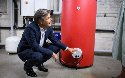 In der Kritik stand Habeck vor allem wegen des Heizungsgesetzes. - Foto: Bernd von Jutrczenka/dpa