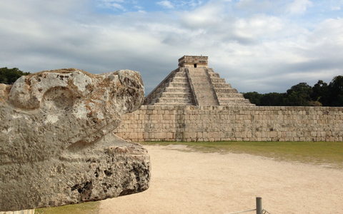 Ein Tourist hat in Mexiko in einer alten Ruinenstätte für Ärger gesorgt. (Archivbild) - Foto: Denis Düttmann/dpa