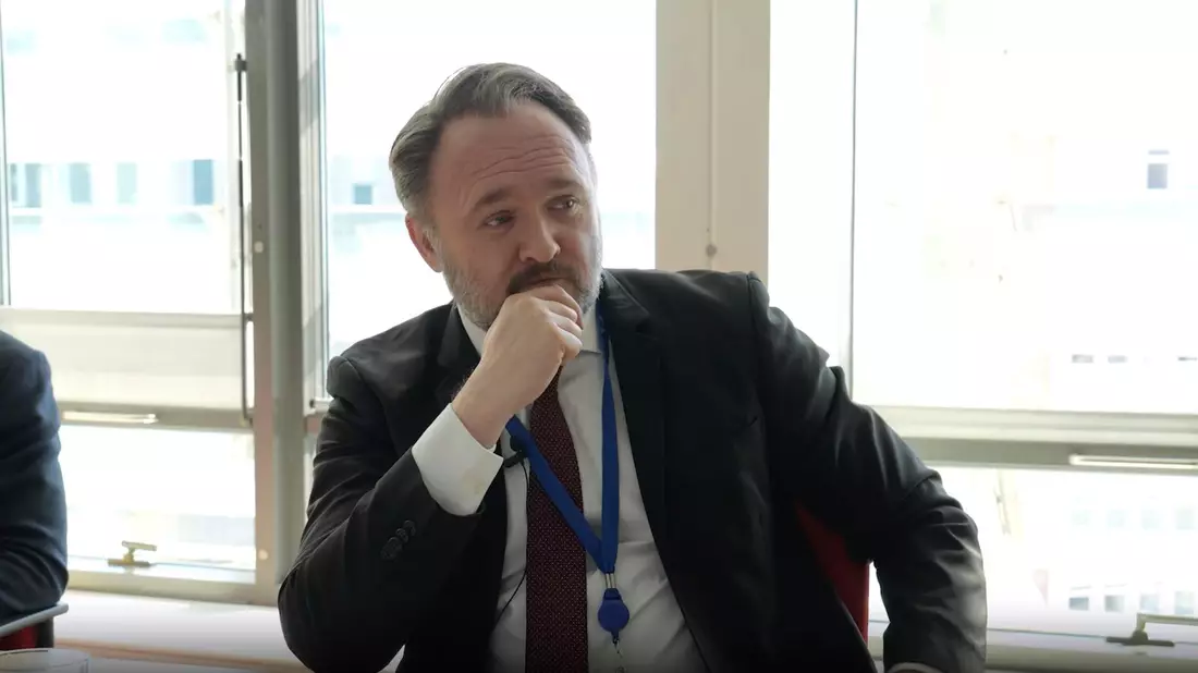 EU-Kommissar Dan Jørgensen macht sich Sorgen über Energie-Abhängigkeiten Europas. (Archivbild) - Bild: Mirko Paradiso/European Newsroom/dpa