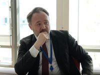 EU-Kommissar Dan Jørgensen macht sich Sorgen über Energie-Abhängigkeiten Europas. (Archivbild) - Foto: Mirko Paradiso/European Newsroom/dpa