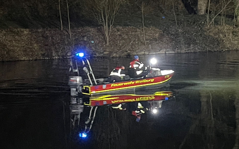 Der Sechsjährige wurde auch nach Einbruch der Dunkelheit weiter gesucht.  - Foto: Mike Seeboth/dpa