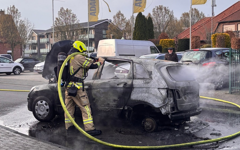FW Gronau: Brand eines Fahrzeugs in einer Werkstatt und ein arbeitsreicher Tag für die Feuerwehr - Foto: presseportal.de