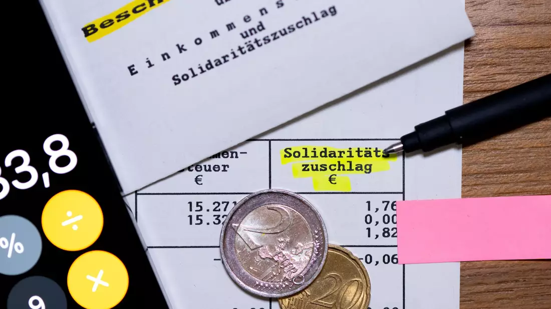 Für 90 Prozent der Steuerpflichtigen wurde der Soli Ende 2020 bereits abgeschafft. (Symbolbild) - Bild: Sven Hoppe/dpa