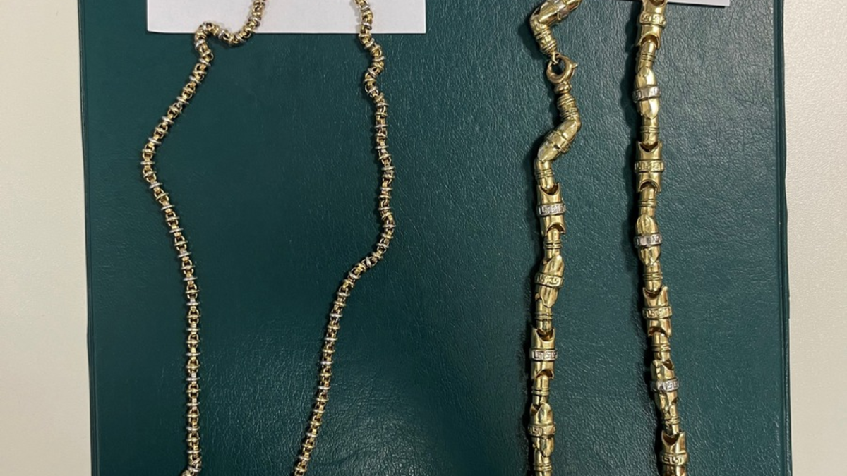 HZA-KA: Zollkontrollen am Flughafen Karlsruhe/Baden-Baden: Nicht angemeldeter Goldschmuck sichergestellt - Foto: presseportal.de