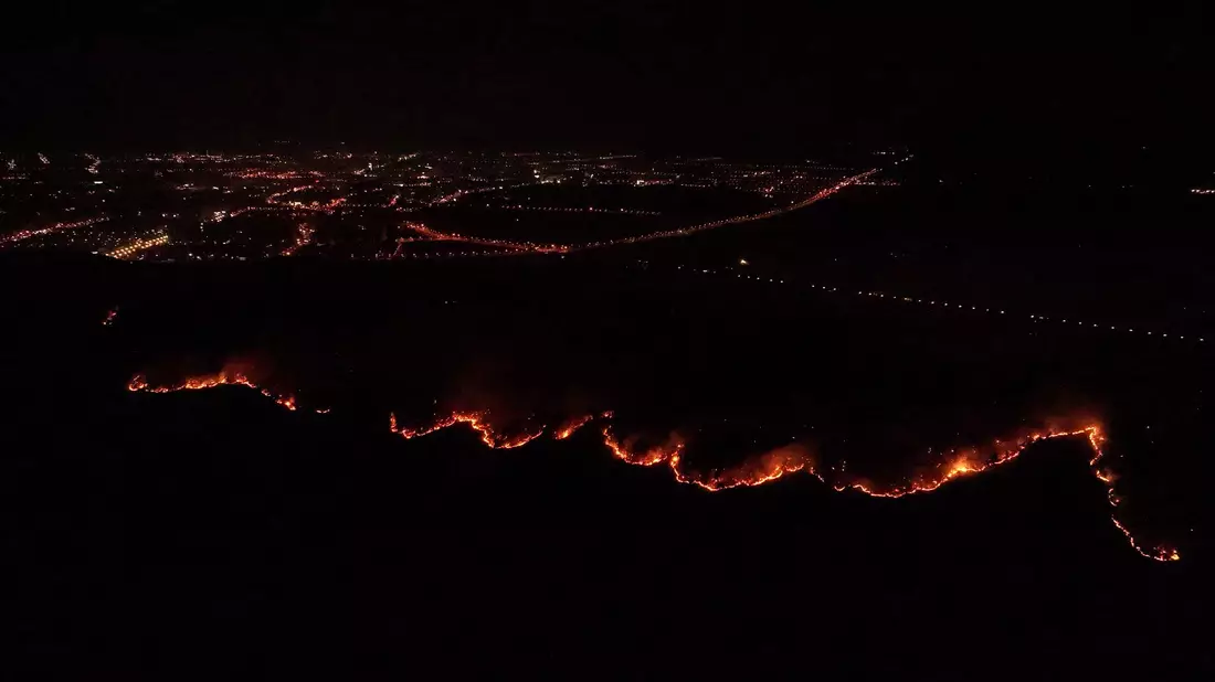 Im Osten Chinas und Norden rückten Feuerwehren unter der anhaltenden Trockenheit zu zahlreichen Waldbränden aus.    - Bild: Du Yu/XinHua/dpa