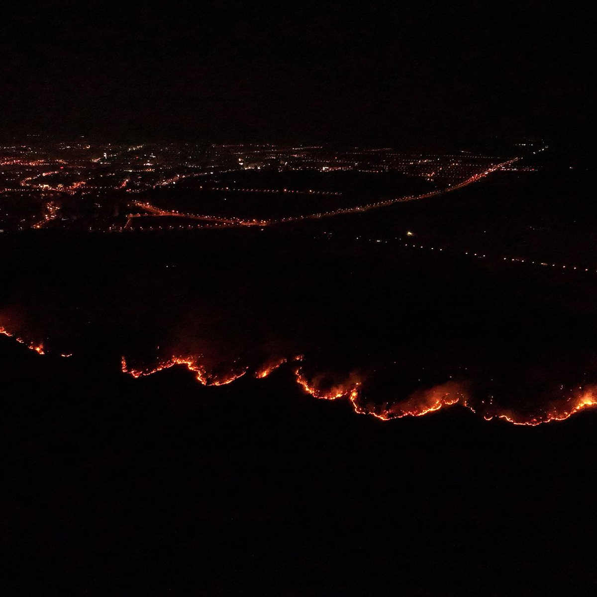 Im Osten Chinas und Norden rückten Feuerwehren unter der anhaltenden Trockenheit zu zahlreichen Waldbränden aus.    - Foto: Du Yu/XinHua/dpa