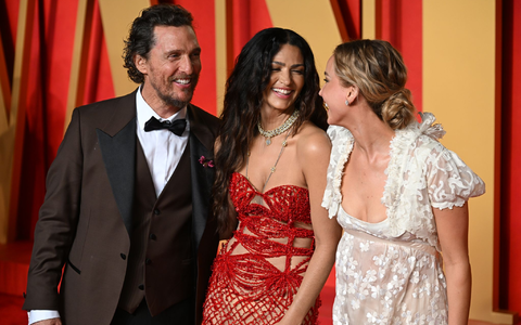  Camila Alves McConaughey und Matthew McConaughey - hier mit Jennifer Lawrence - haben drei gemeinsame Kinder. (Archivbild) - Foto: Doug Peters/PA Wire/dpa