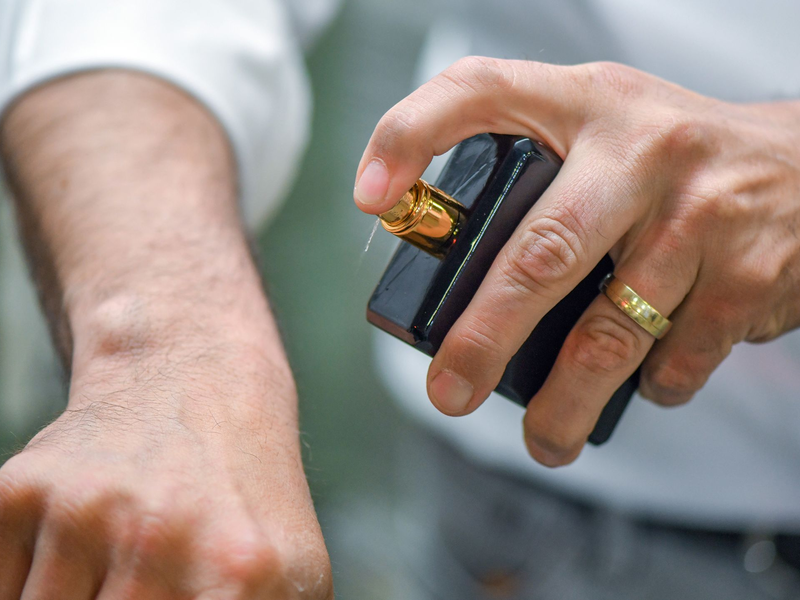 Der Influencer hatte in einem Video sein Parfüm mit dem Namen 295 vorgestellt - dem Paragrafen des Blasphemiegesetzes in Pakistan. (Symbolbild) - Foto: Patrick Pleul/dpa-Zentralbild/dpa
