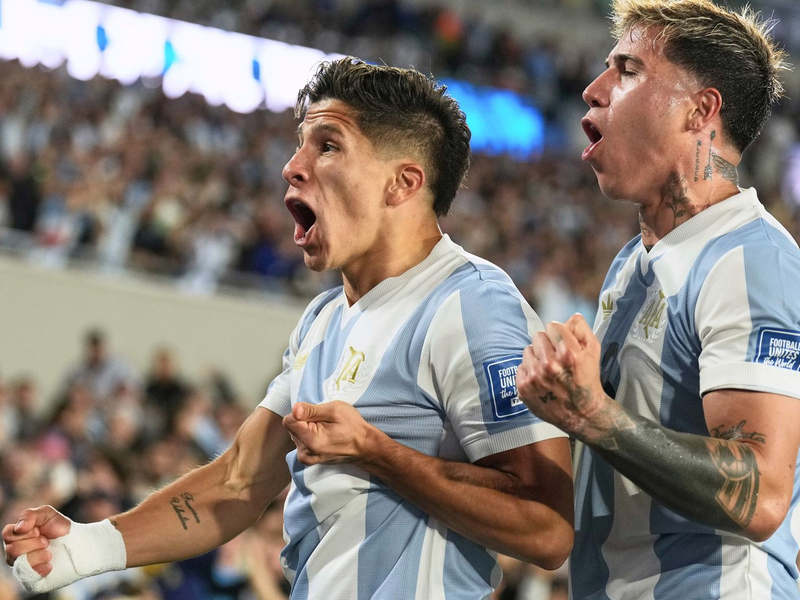 Kein schöner Abend auch für Brasiliens Coach.  - Foto: Natacha Pisarenko/AP/dpa